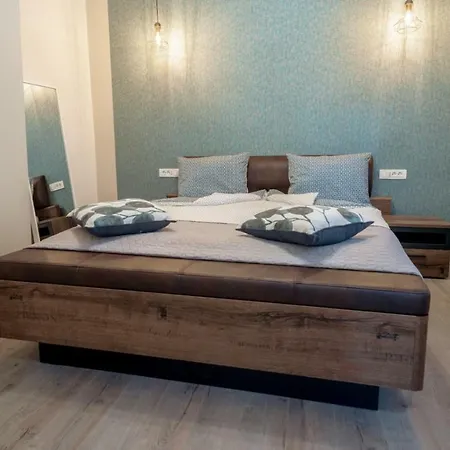 Апартаменти Andrew's Place-in The Heart Of The Old City Брашов